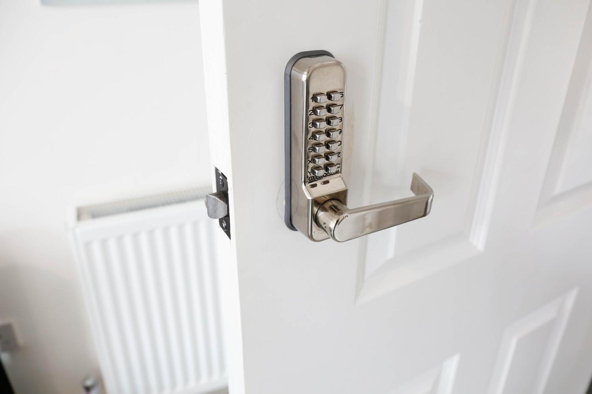 Luxury Rooms In Camden Town Near Shops, Cafes, Bars & Metro With Shared Bathrooms London Exterior photo