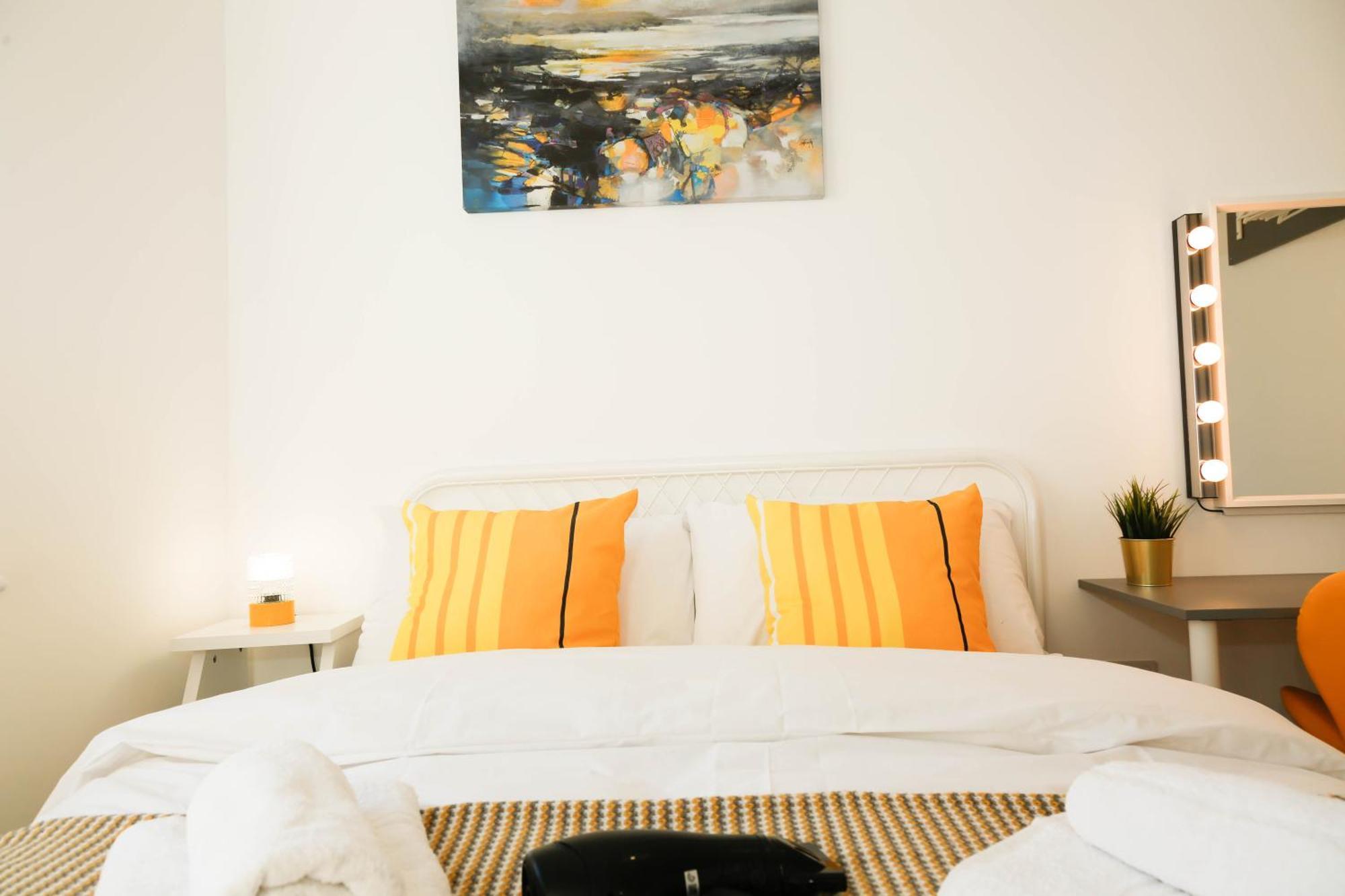 Luxury Rooms In Camden Town Near Shops, Cafes, Bars & Metro With Shared Bathrooms London Exterior photo